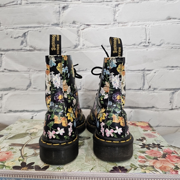 Dr. Martens 1460 Pascal Boots in Darcy Floral Black - Picture 6 of 8